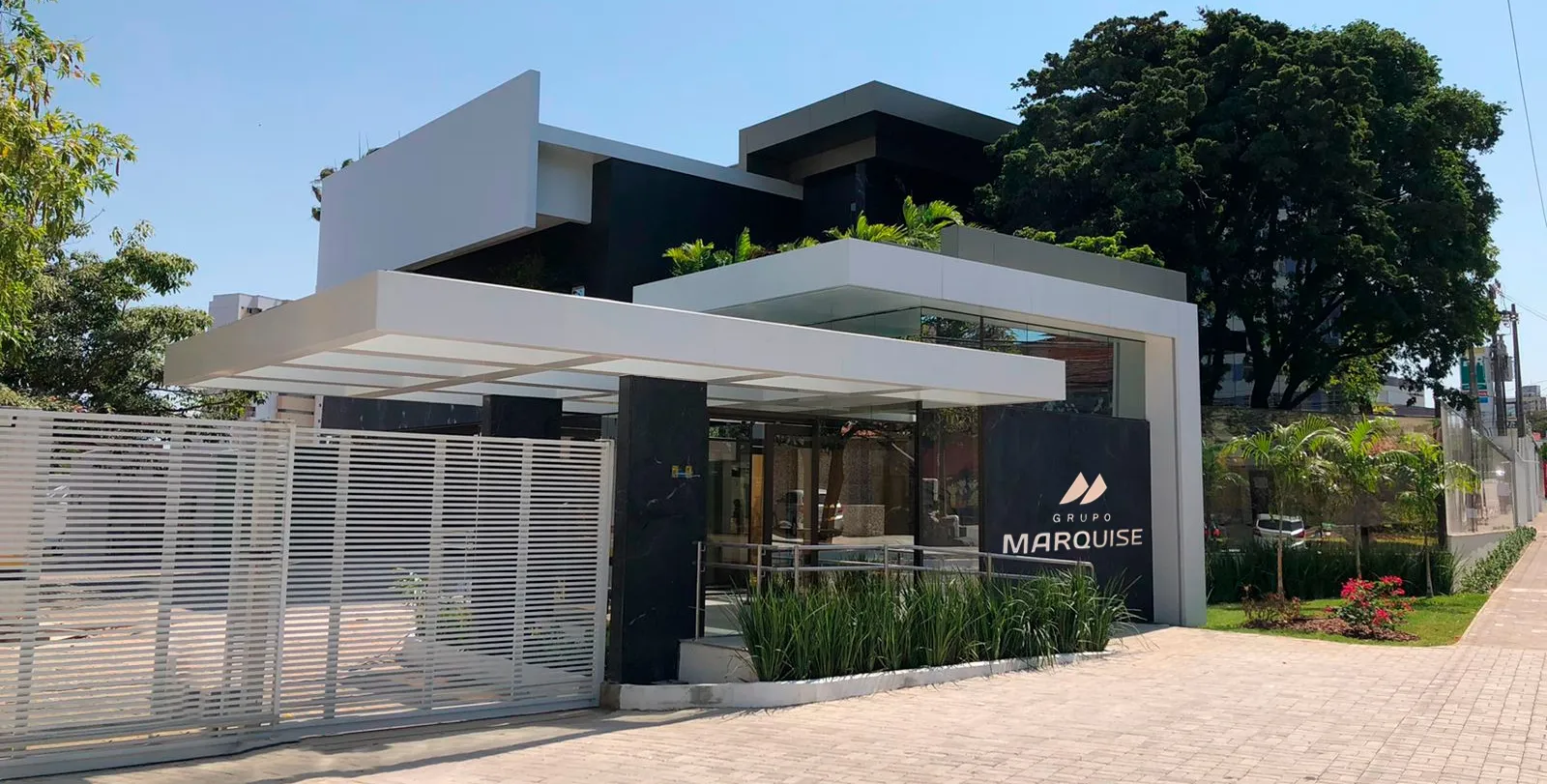 GRUPO-MARQUISE-FACHADA-SEDE (1).webp